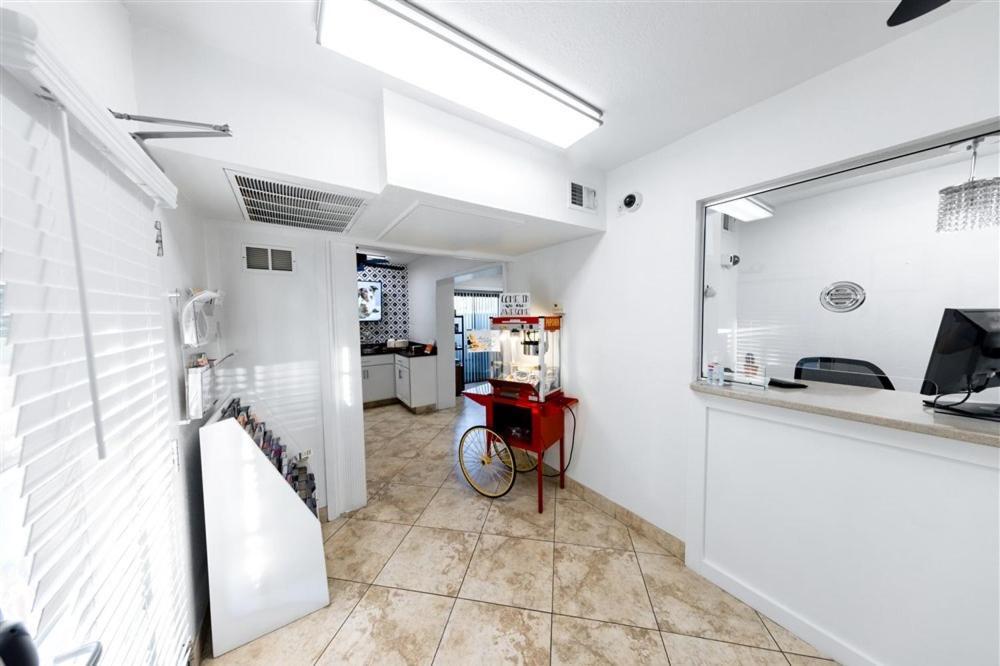130 Fully Furnished, Amenities Galore