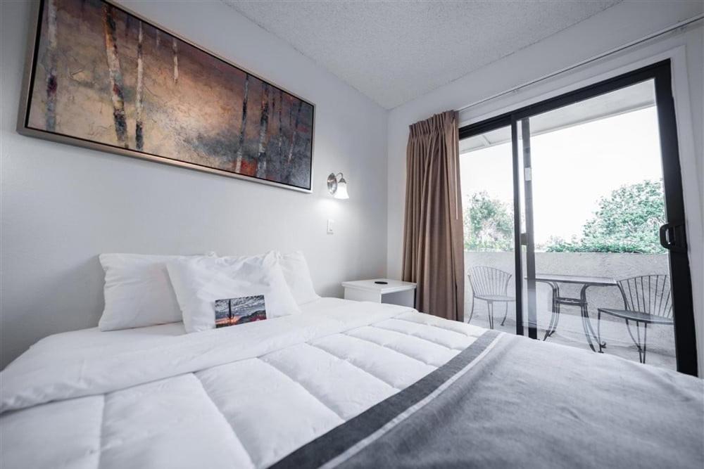 130 Fully Furnished, Amenities Galore