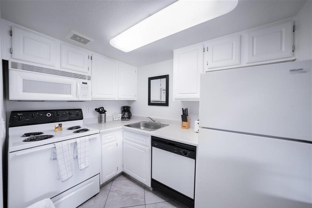 130 Fully Furnished, Amenities Galore Apartment *