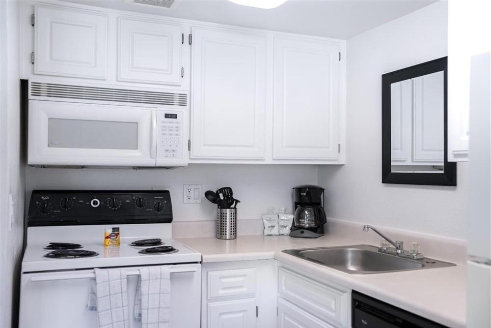 Apartment 130 Fully Furnished, Amenities Galore Scottsdale
