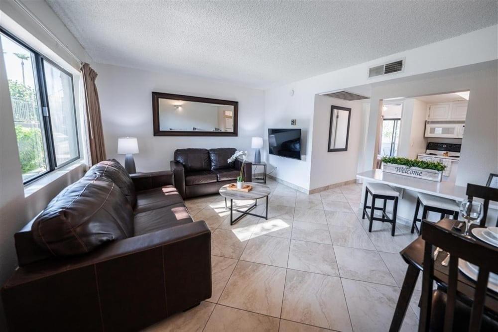 130 Fully Furnished, Amenities Galore * Scottsdale